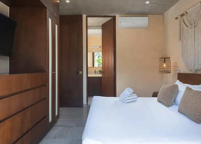 Modern 2br First Floor With Pool Access La Veleta Apartment